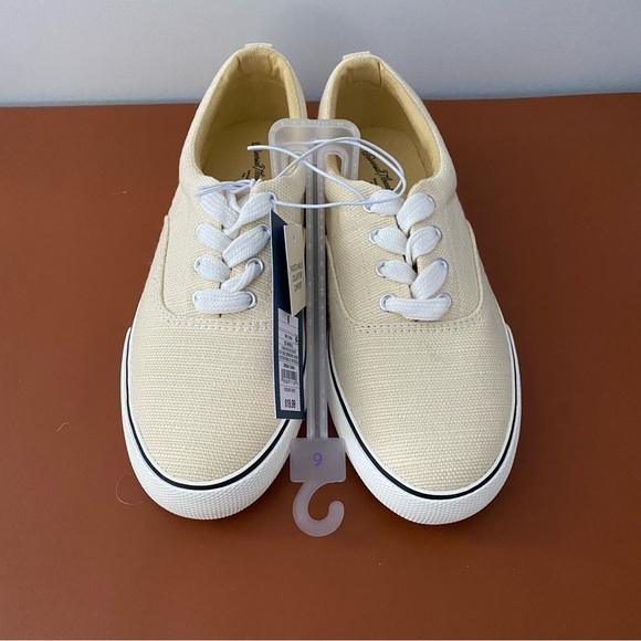 Women's Molly Vulcanized Lace-Up Sneakers - Universal Thread Yellow Size 6 - Picture 4 of 8